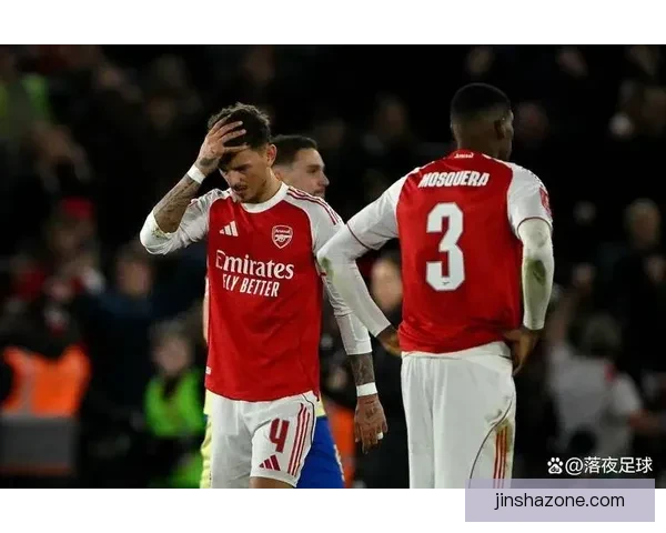 13天连丢两冠阿森纳球迷愤怒抗议塔帅被骂掉链子可悲羞耻